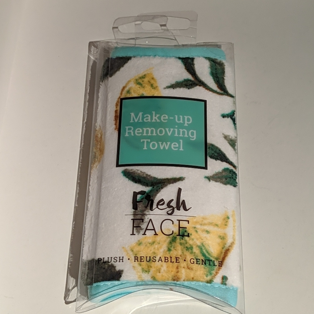 NIB Make-Up Removing Towel